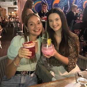 Meet your Posher, Olivia